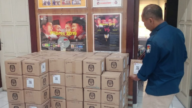 Ribuan tinta Pemilu 2024 telah tiba di KPUD Kota Malang