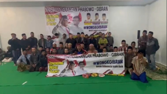 Relawan Bachelor pendukung Prabowo-Gibran