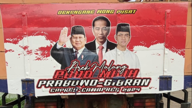 Truk bergambar Prabowo-Gibran bersama Presiden Jokowi
