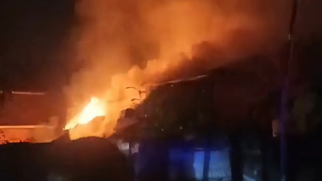 Kebakaran yang melanda rumah seorang lansia di Jombang.