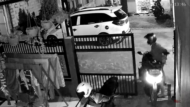 Pelaku pencurian sepeda motor terekam kamera CCTV
