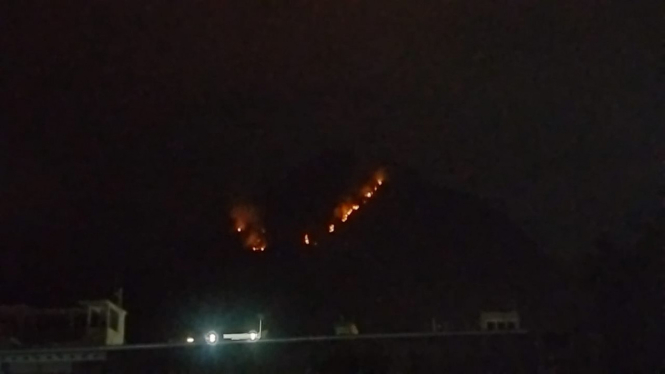 Penampakan kebakaran di Lereng Gunung Panderman.