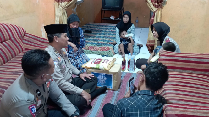 Anggota Satlantas Polres Jombang sambangi keluarga laka lantas