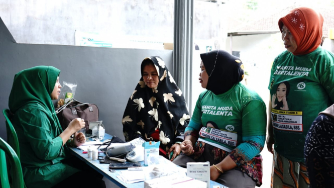 Pemeriksaan dan pengobatan gratis relawan Asandra