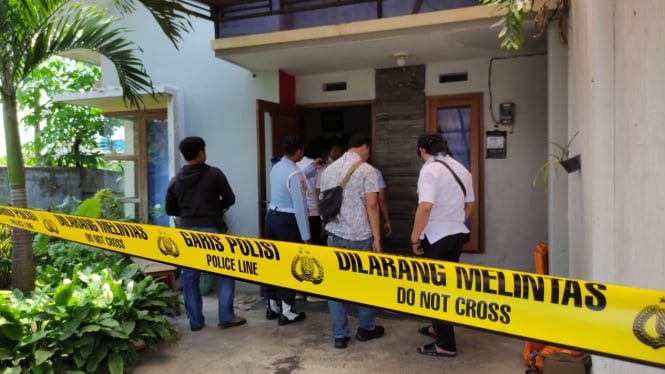 TKP keluarga meninggal dunia diduga bunuh diri di Malang