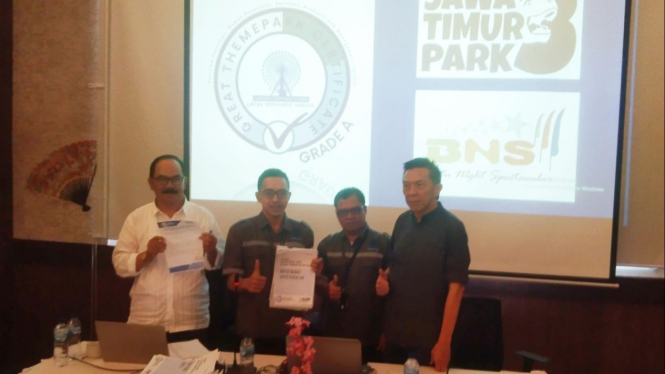 Manajemen BNS dan Jatim Park III menerima sertfikasi Grade A.