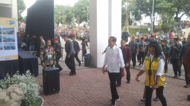 Presiden Jokowi saat hadir di Pasar Induk Among Tani Batu