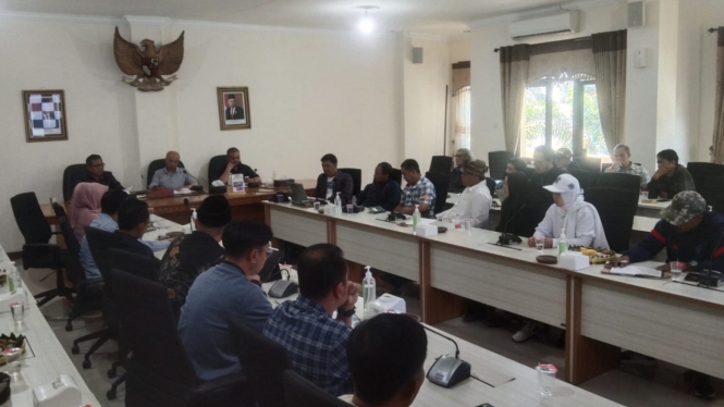 Warga hearing dengan DPRD Kota Batu.