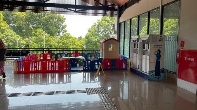 Area bermain anak di Stasiun Malang.