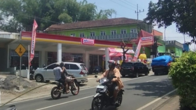 Alfamart di Jalan Raya Giripurno, Kota Batu