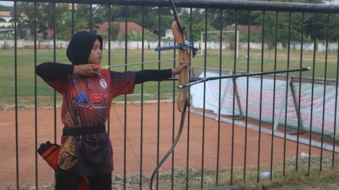 Atlet Panahan Jombang, Adibatul Lutfun Nisa’ saat latihan