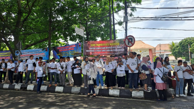 Member ATG aksi damai di depan PN Malang