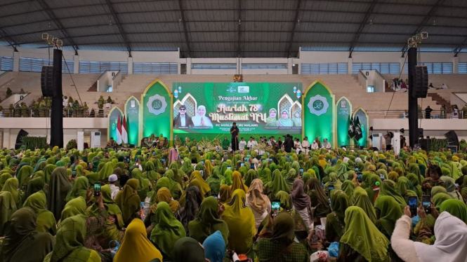 Gus Miftah saat di pengajian akbar Harlah ke 78 Muslimat NU di Malang