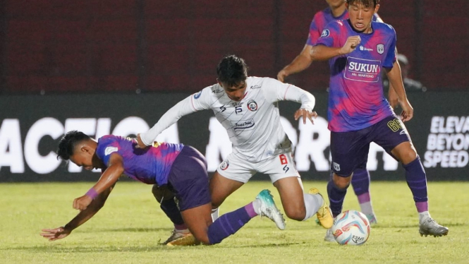 Laga Arema FC kontra RANS Nusantara