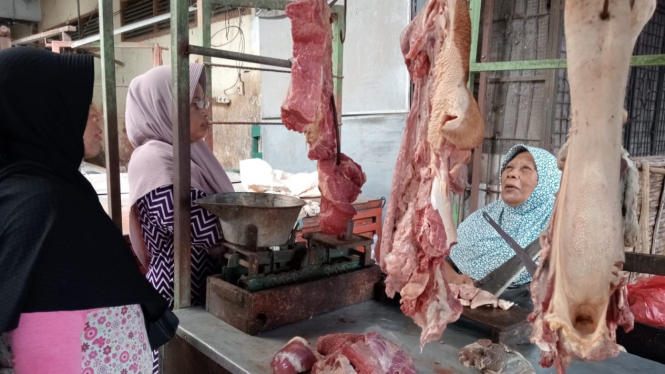 Pedagang daging di pasar citra niaga (PCN) Jombang