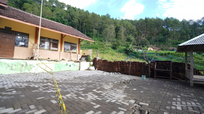 Tanah gerak di Dusun Brau, Desa Gunungsari.