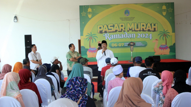 Wali Kota Pasuruan, Saifullah Yusuf di Pasar Murah Ramadan