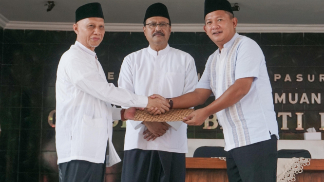 Wali Kota Pasuruan Gus Ipul menyalurkan zakat Mal ke Baznas
