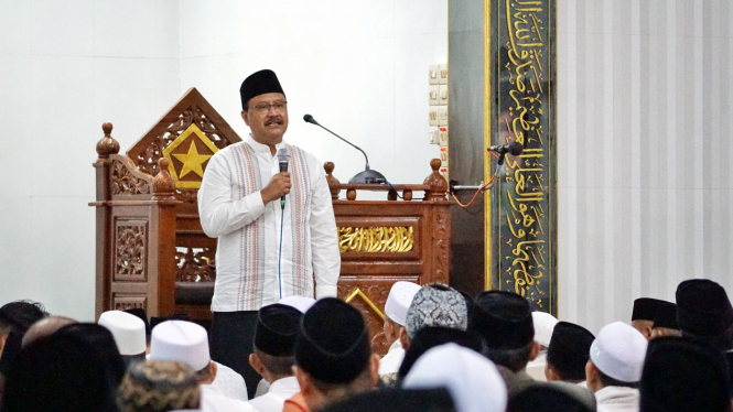 Wali Kota Pasuruan Saifullah Yusuf saat Salat Ied.