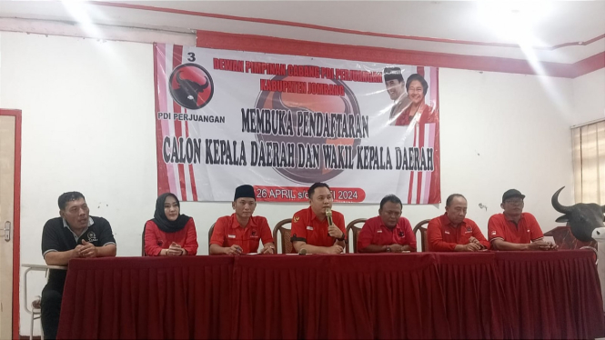 Panitia pendaftaran calon dan wakil Bupati Jombang dari PDIP