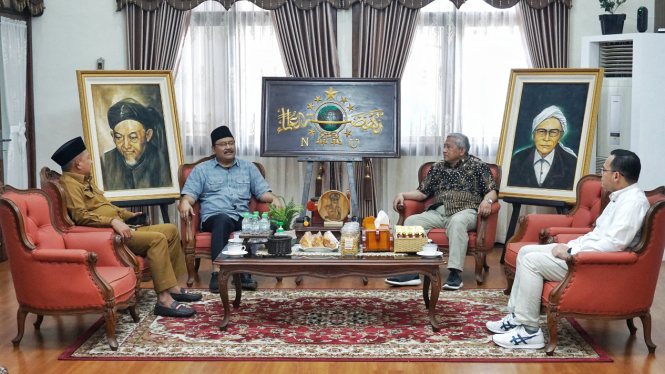 Wali Kota Pasuruan, Saifullah Yusuf bertemu M Nuh.