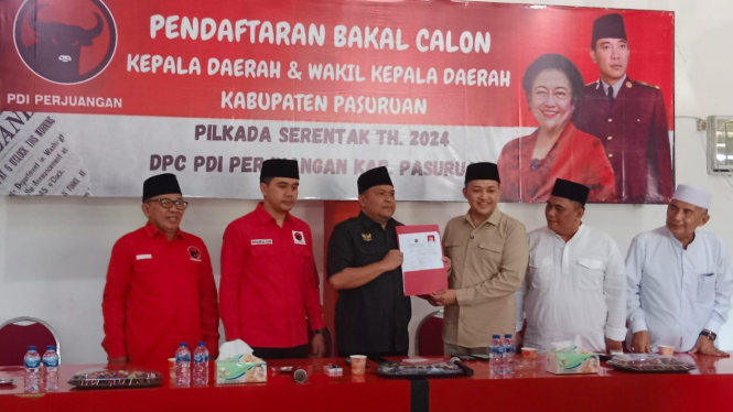 Ketua DPC Gerindra Rusdi Sutejo daftar bacabup