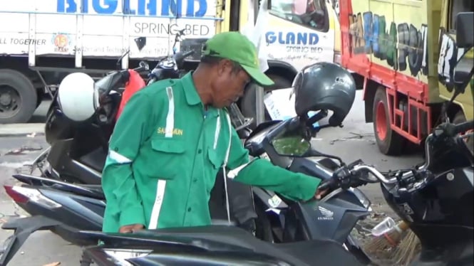 Juru parkir asal Jombang yang akan naik haji.