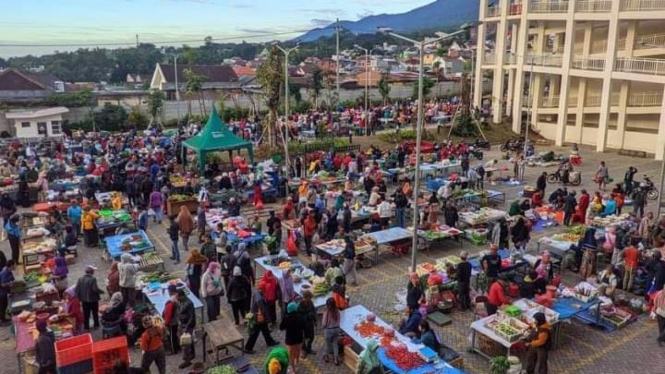 PKL Pasar Pagi mulai berjualan di Pasar Induk