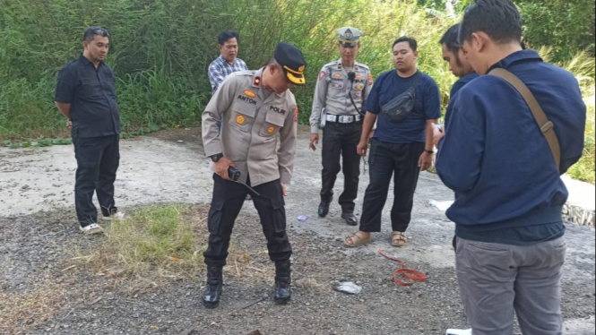 Olah TKP penemuan jasad wanita asal Jakarta di bawa Jembatan.