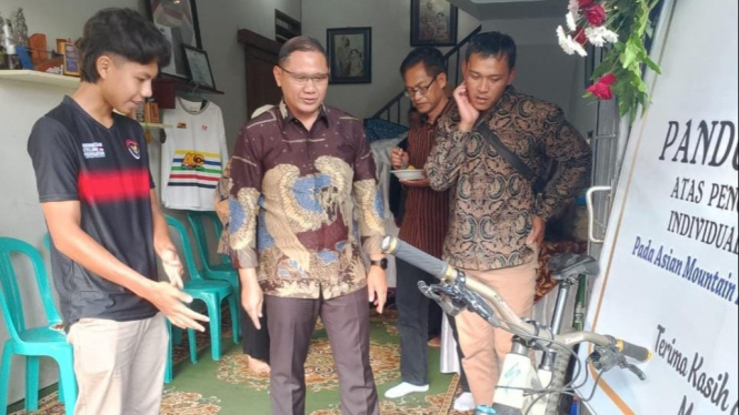 Pj Wali Kota Batu, Aries Agung Paewai saat datangi rumah Pandu.