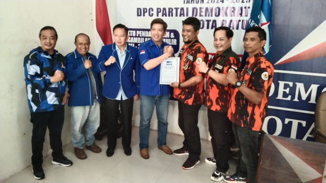 Sekretaris MPC PP Kota Batu, Maskur Heriono saat daftar