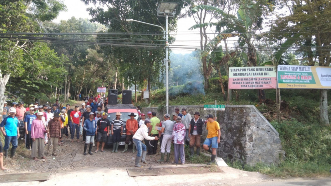 Aksi solidaritas warga Sumberejo, Batu mempertahankan tanah lapangan