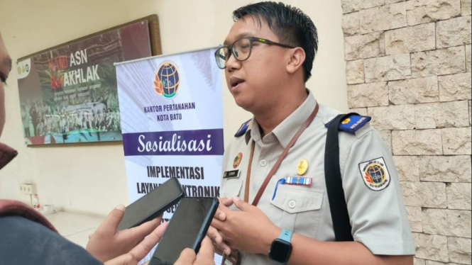 Plt Kasubag TU BPN Kota Batu, Edwin Aprianto.