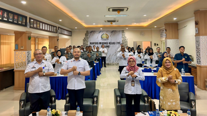 Pelatihan bahasa isyarat di Kantor Imigrasi Malang