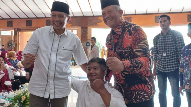 Wahyu Hidayat bersama Yulian Agung Effrata dan Asmualik