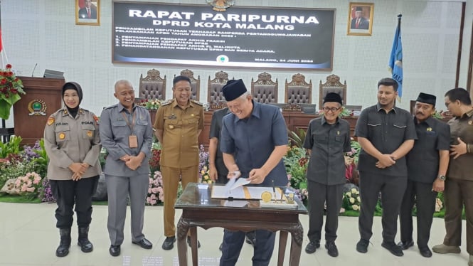 Wakil Ketua II DPRD Kota Malang, Asmualik saat paripurna