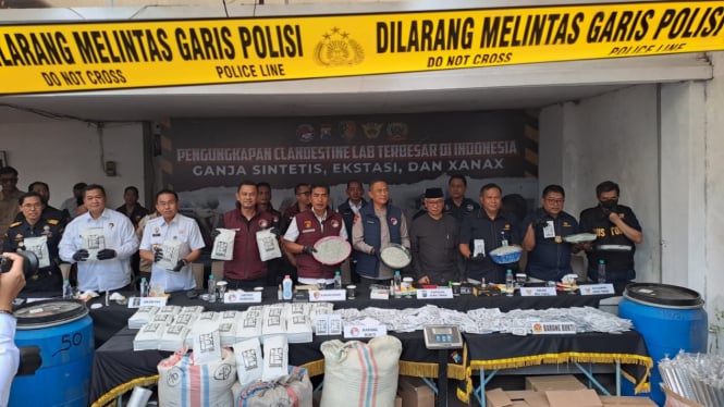 Pengungkapan pabrik narkoba terbesar di Indonesia oleh Polisi