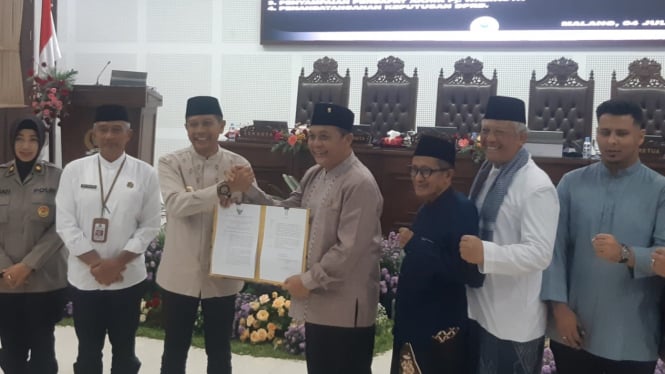 Ketua DPRD Kota Malang, mengesahkan Perda Pesantren