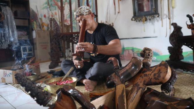 Jasa mencuci pusaka keris di Jombang.