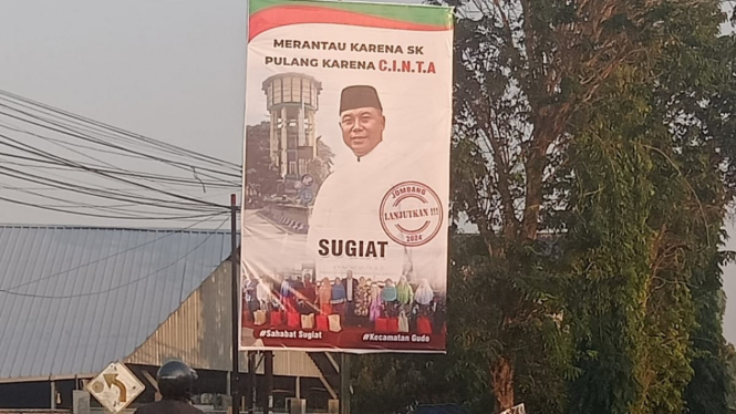 Baliho Sugiat nyalon Pilkada 2024 di jalan