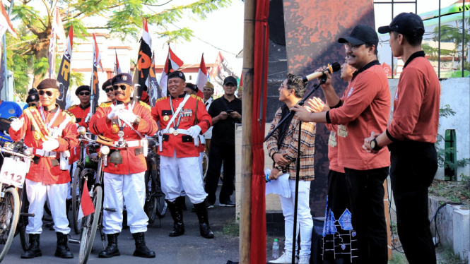 Kemeriahan ngonthel bareng sepeda tua di Kota Pasuruan