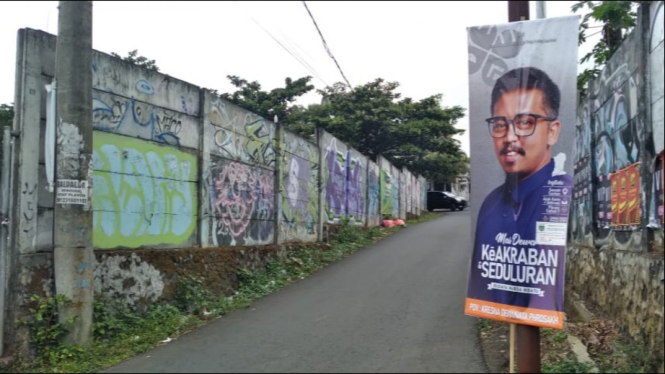 Banner Kresna Dewanata Prosakh bertebaran di Kota Batu.