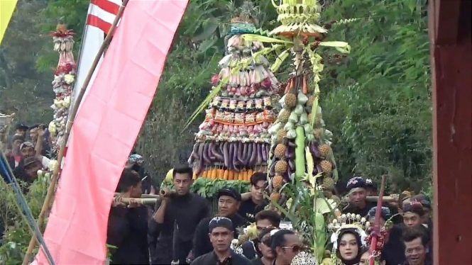 Tradisi wiwit kopi di Kampung Adat Wonosalam