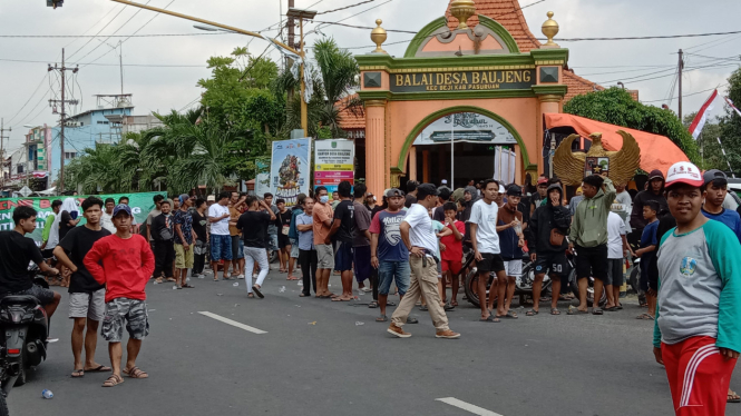 Demo warga dari 4 desa di Kecamatan Beji Kabupaten Pasuruan.