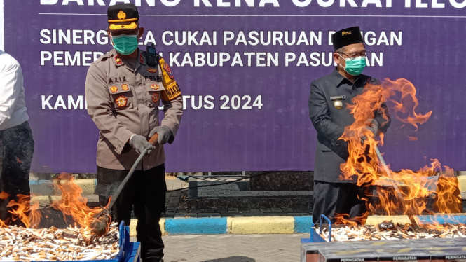 Pemusnahan barang hasil sitaan di kantor Bea Cukai Pasuruan