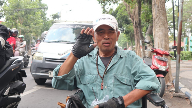 Sutanto Anwar, penyedia jasa tutor Bahasa Inggris di Jombang