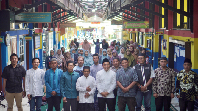 Ali Muthohirin bersama SD Qurrota A'yun, Gadang, Kota Malang