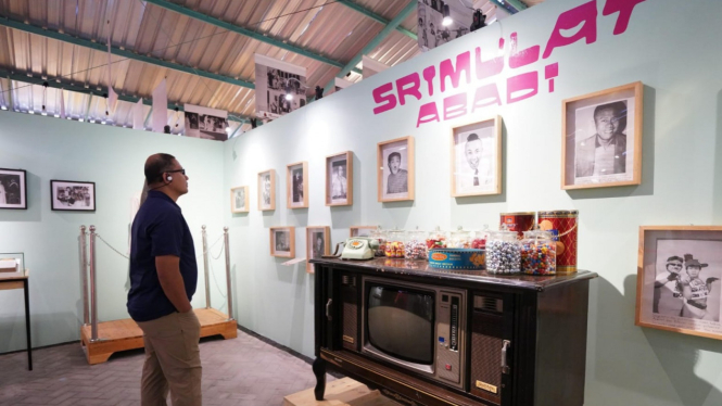 Pj Wali Kota Batu, Aries Agung Paewai saat di Museum Srimulat.