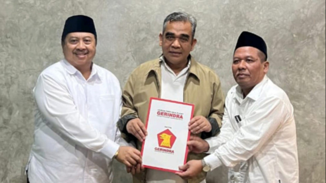 Pasangan Warsubi-Gus Salman saat terima rekom Gerindra.