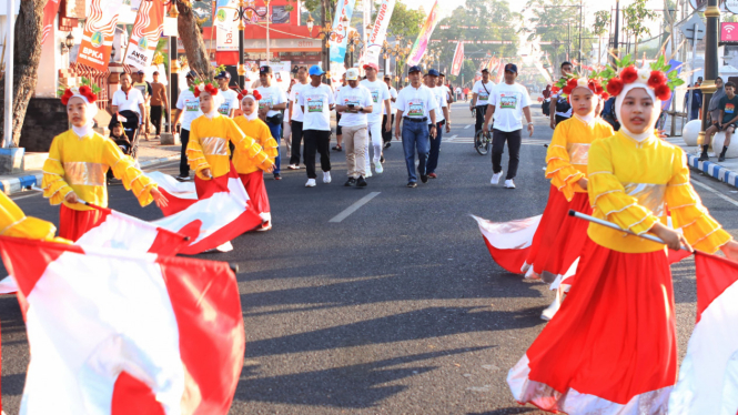 Wakil Wali Kota, Adi Wibowo, jalan sehat bersama warga